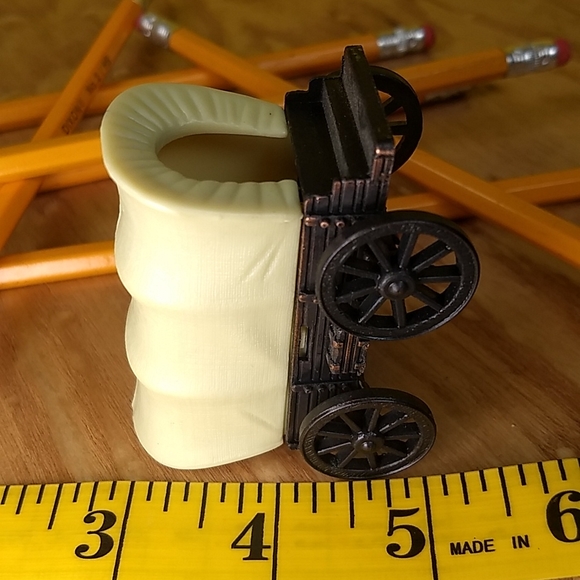 Collectable Metal Die Cast Covered Wagon sharpener - Picture 10 of 11